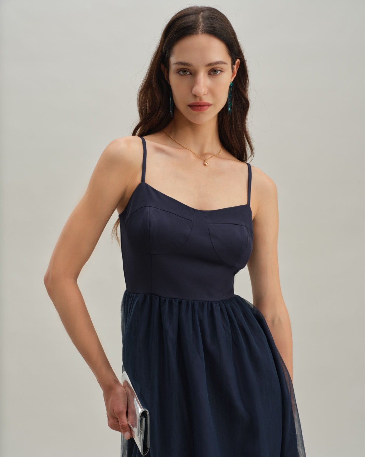 Vestido largo tipo slip azul con fruncido y vuelo