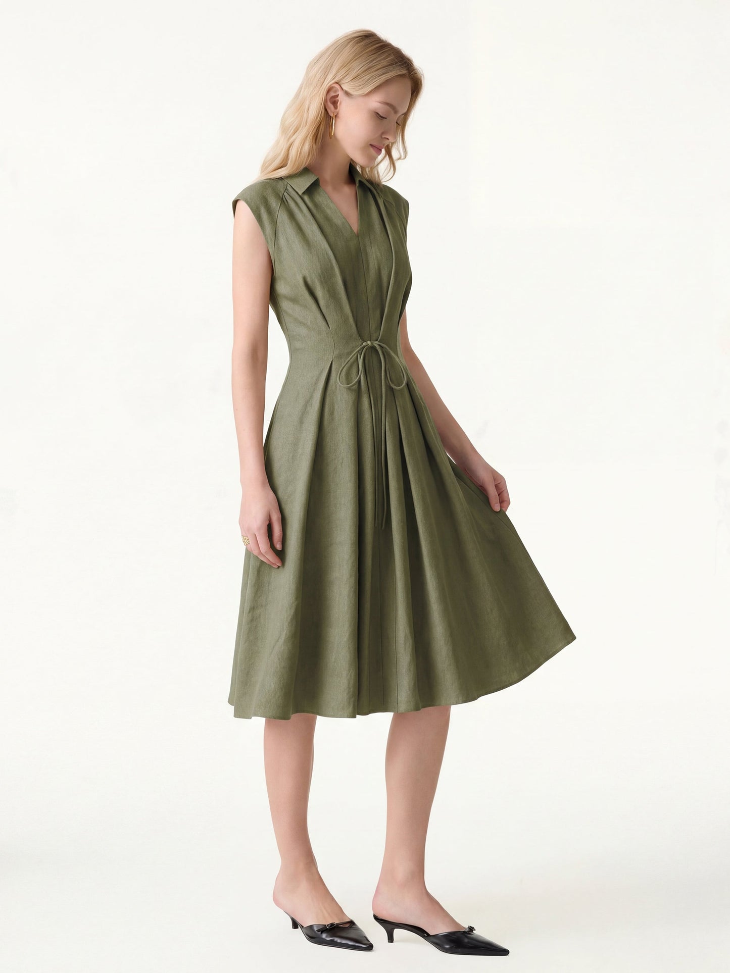 Vestido midi de mezcla de viscosa y lino con cuello, escote en V y cordón ajustable