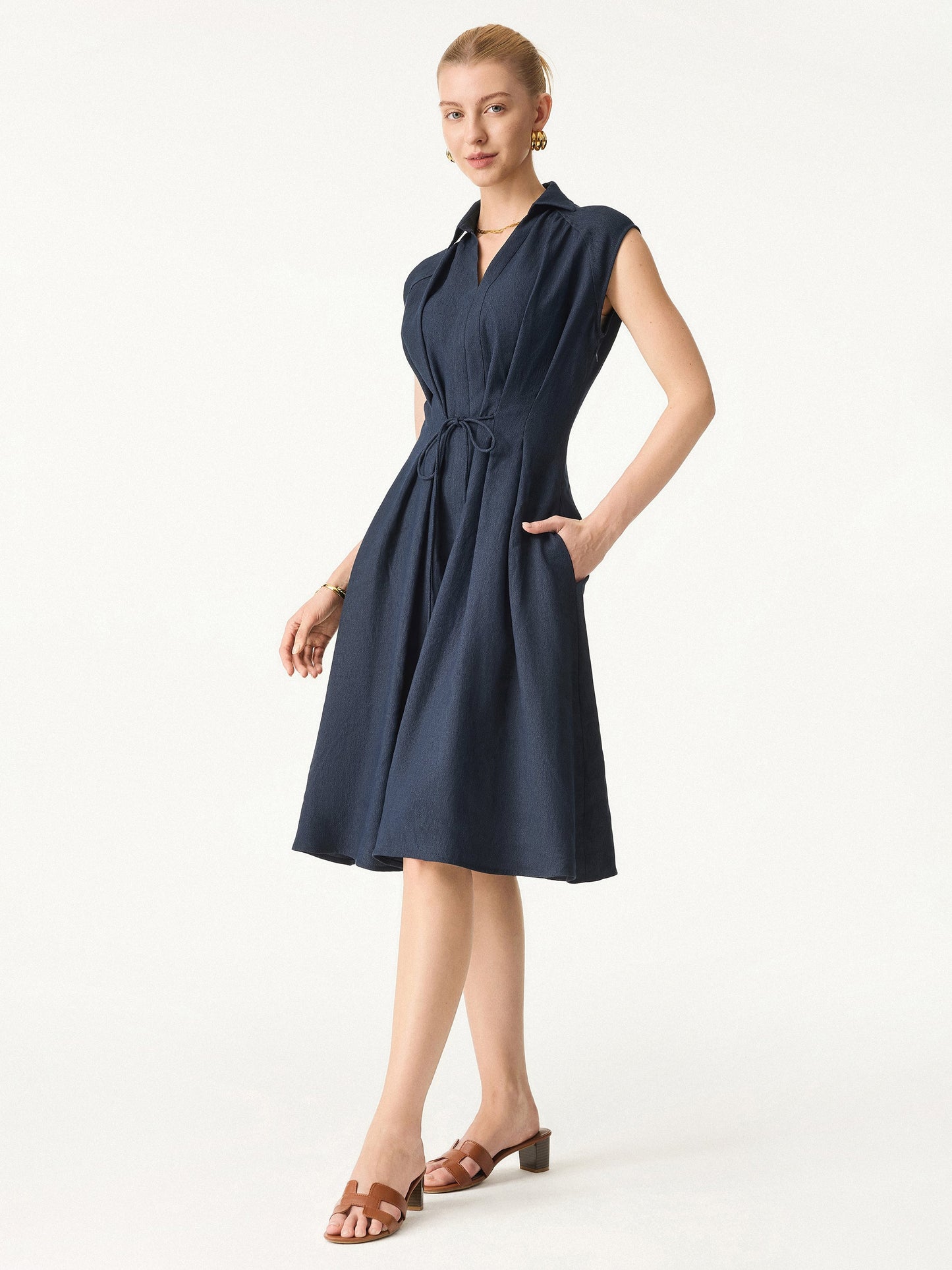 Vestido midi de mezcla de viscosa y lino con cuello, escote en V y cordón ajustable