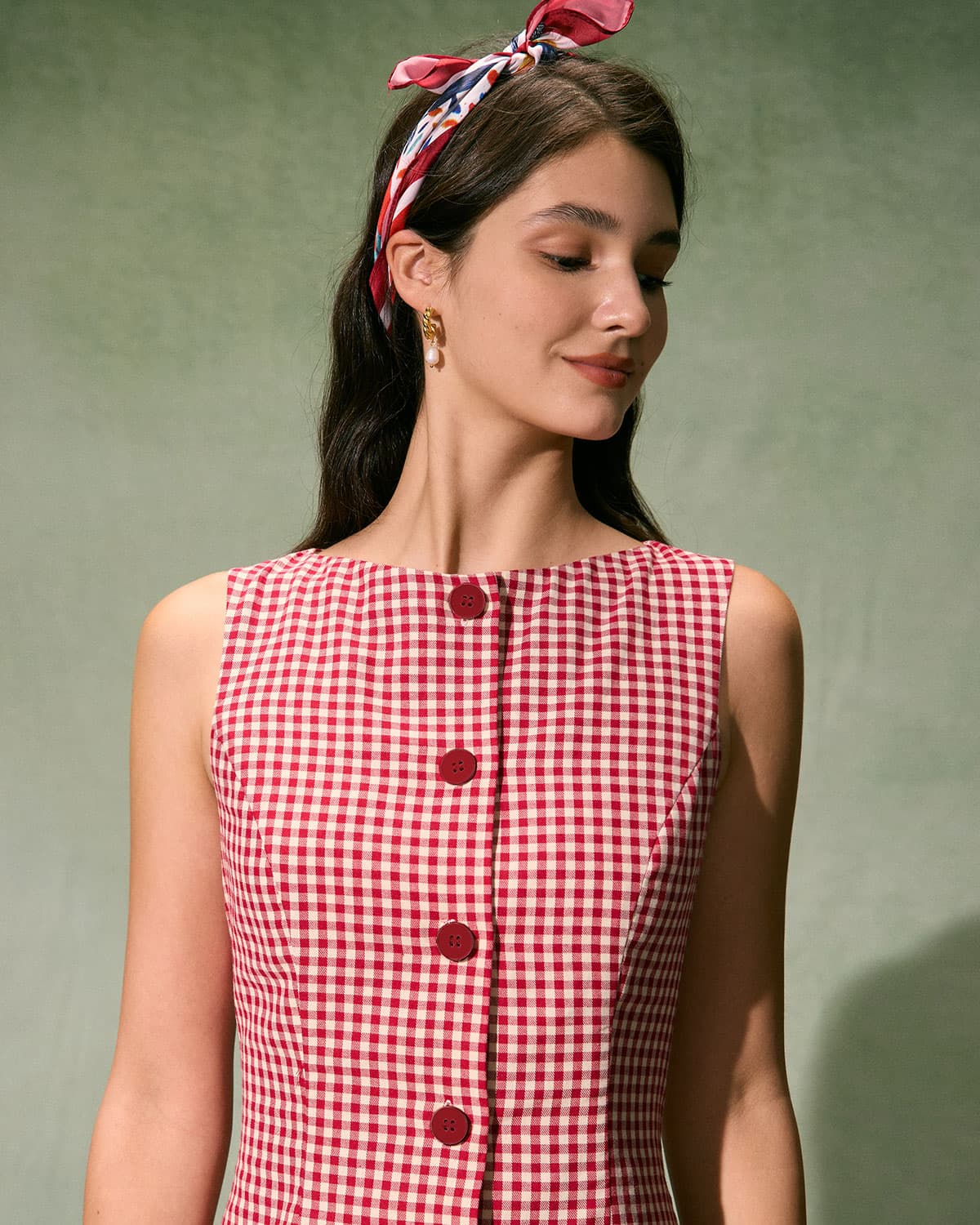 El mini vestido de cuadros rojo con cuello barco