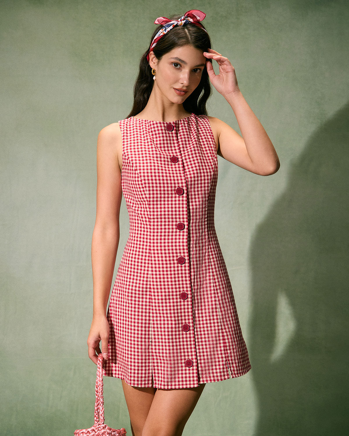 El mini vestido de cuadros rojo con cuello barco