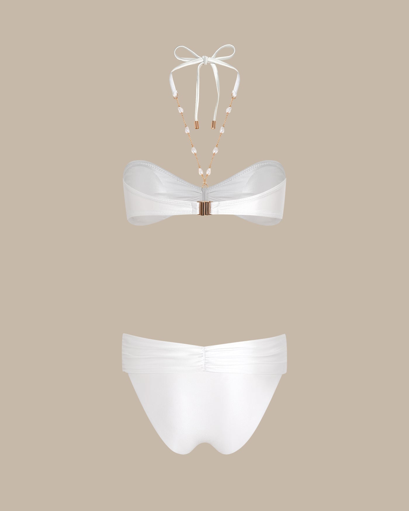 Conjunto de bikini blanco de triángulo con pedrería y cuello halter