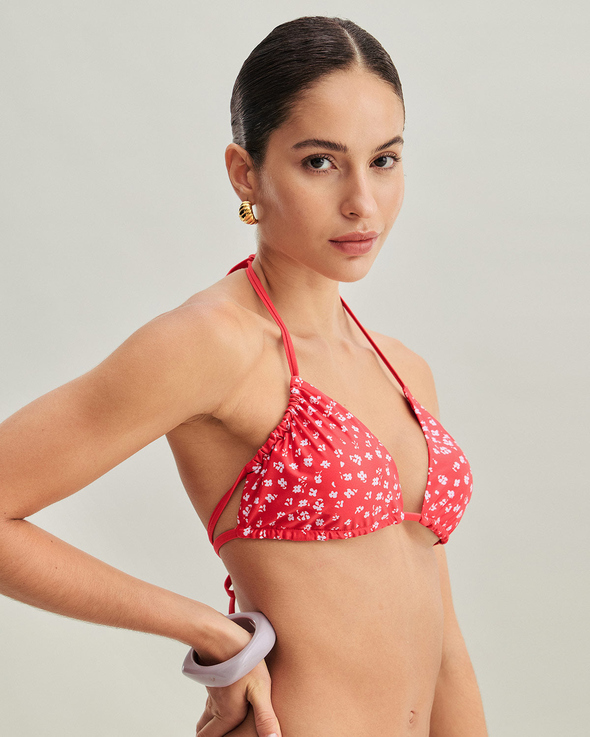 Conjunto de Bikini Triángulo con Cordón y Estampado Floral Rojo