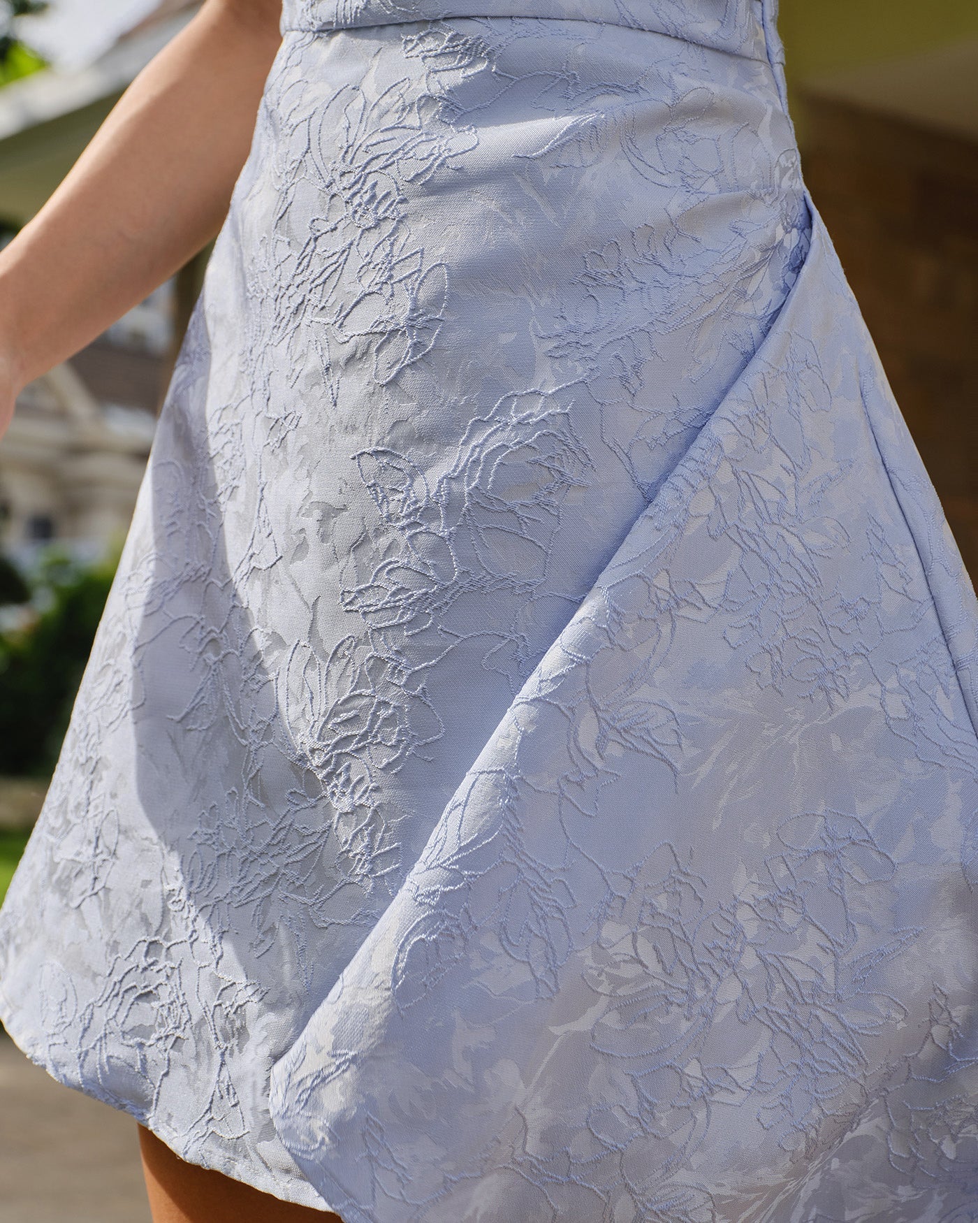 Mini vestido de tirantes con perlas jacquard azul