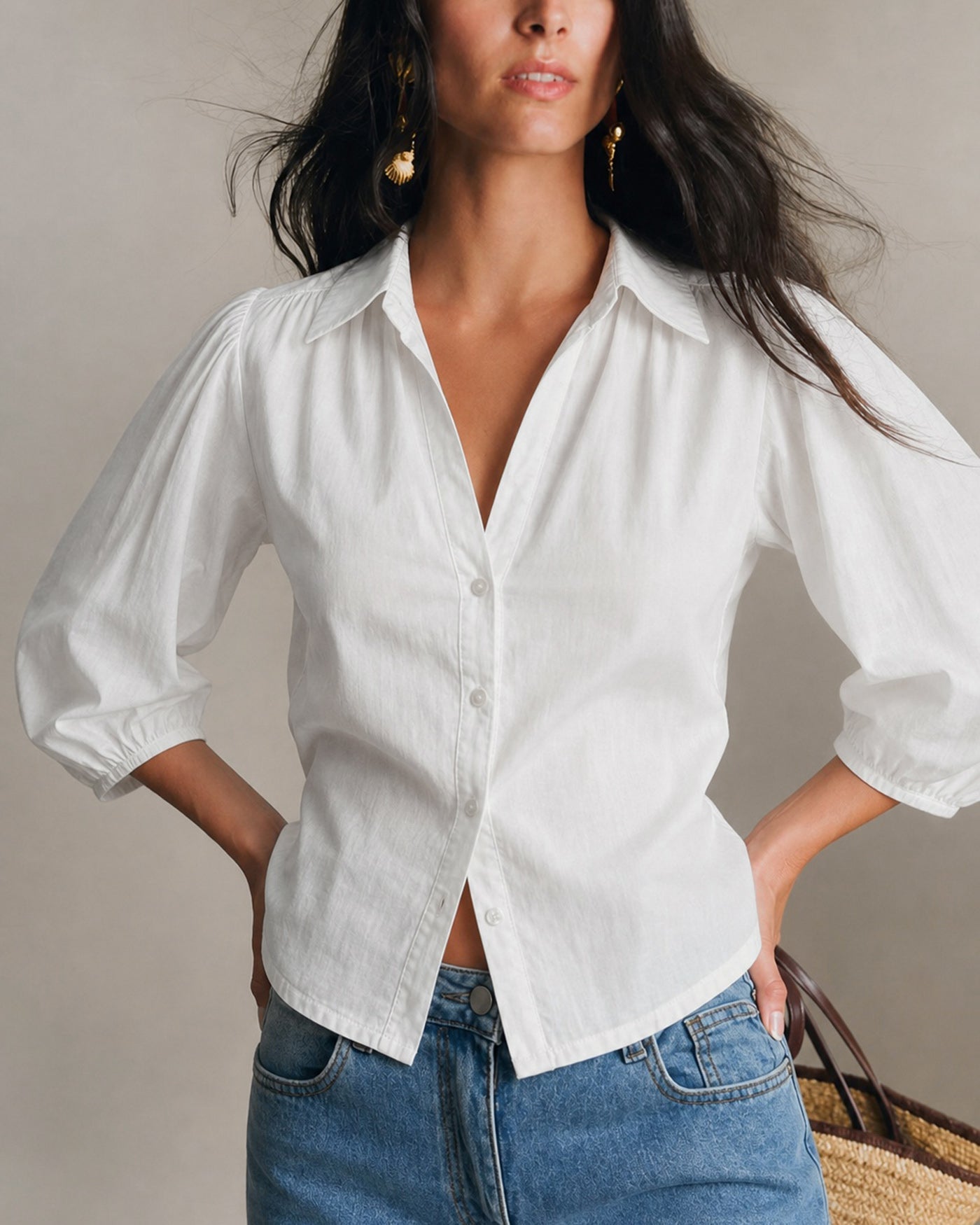 Camisa de botones con cuello blanco sólido
